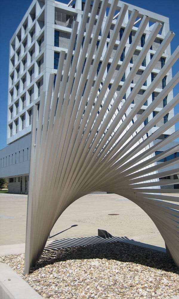 Escultura de Andreu Alfaro en la Universidad Rey Juan Carlos